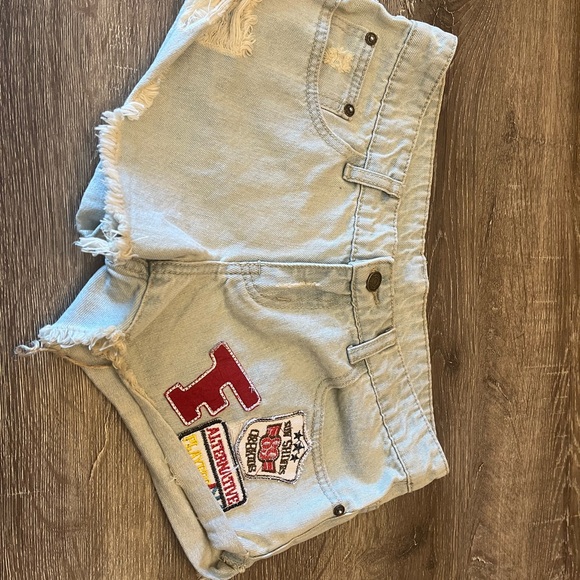 NWOT! Sadie & Sage Cheeky Denim Shorts Size Small. - Picture 9 of 9